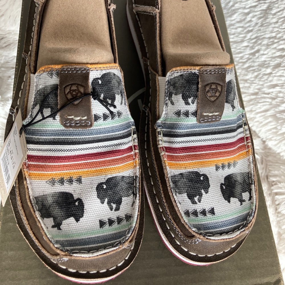 NWT Ariat Buffalo Print Cruisers Womens Size 10B Medium